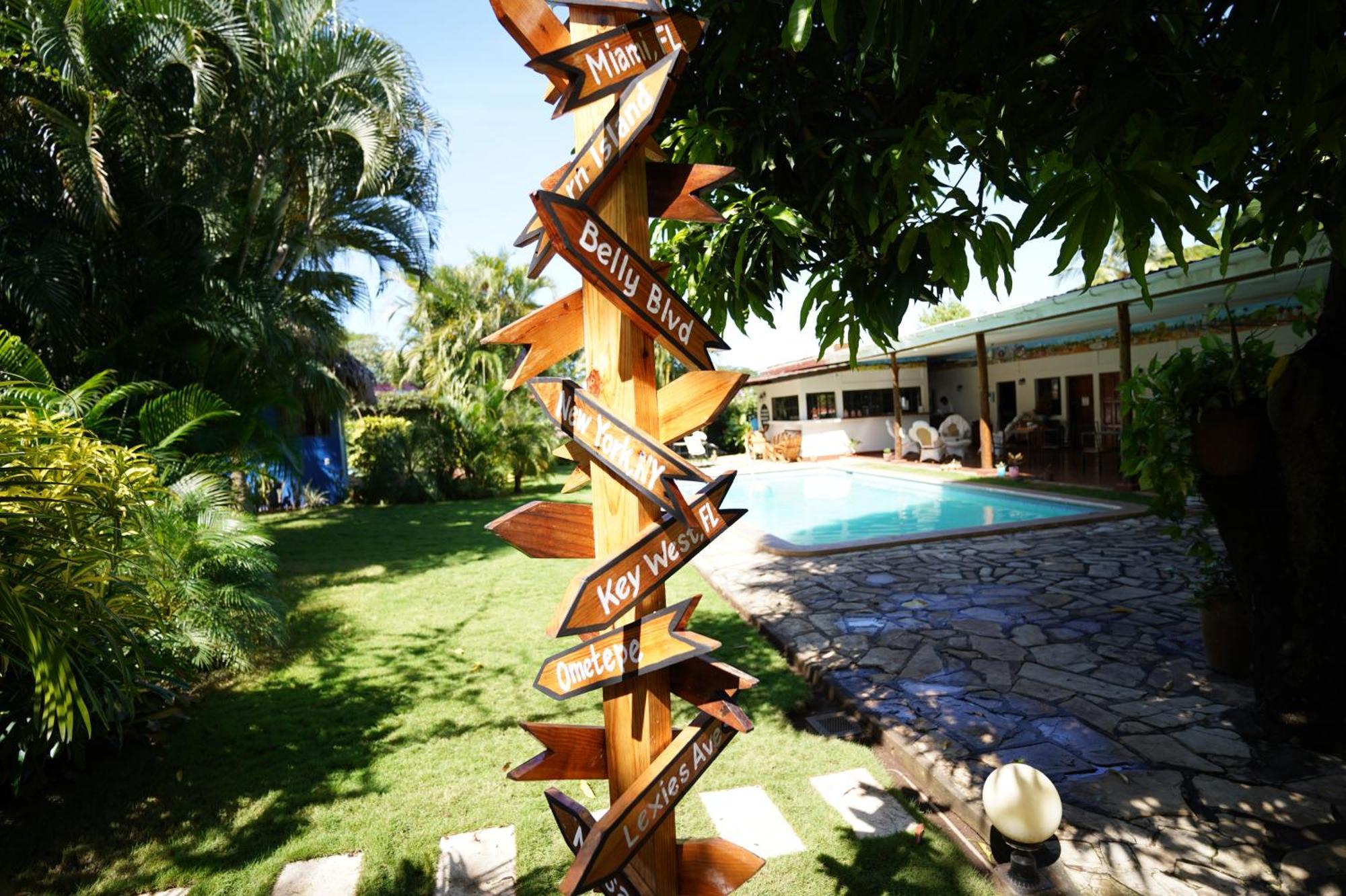 Hotel Mariposa Leon Exterior photo